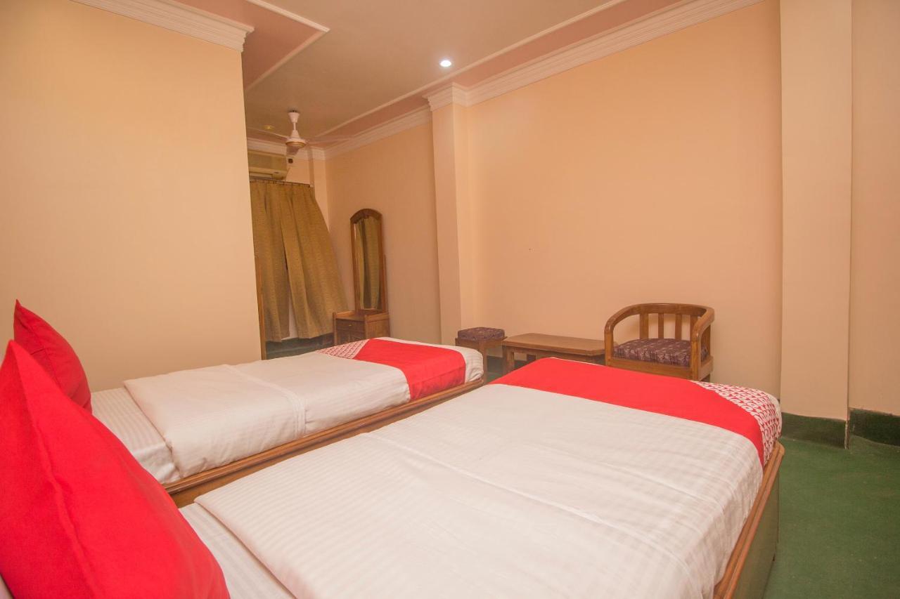 Oyo 48133 Hotel Payel Māldah Exteriör bild