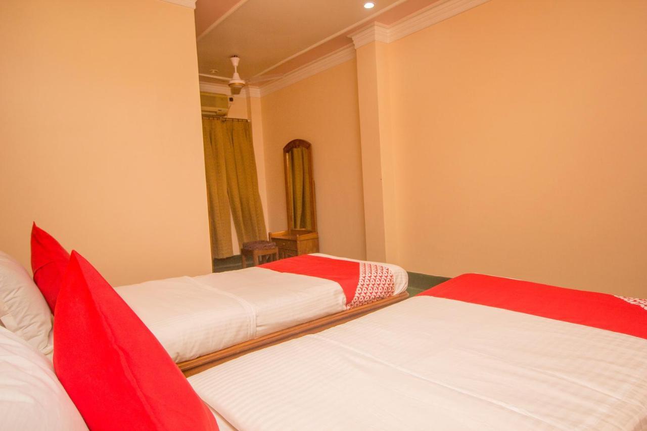 Oyo 48133 Hotel Payel Māldah Exteriör bild
