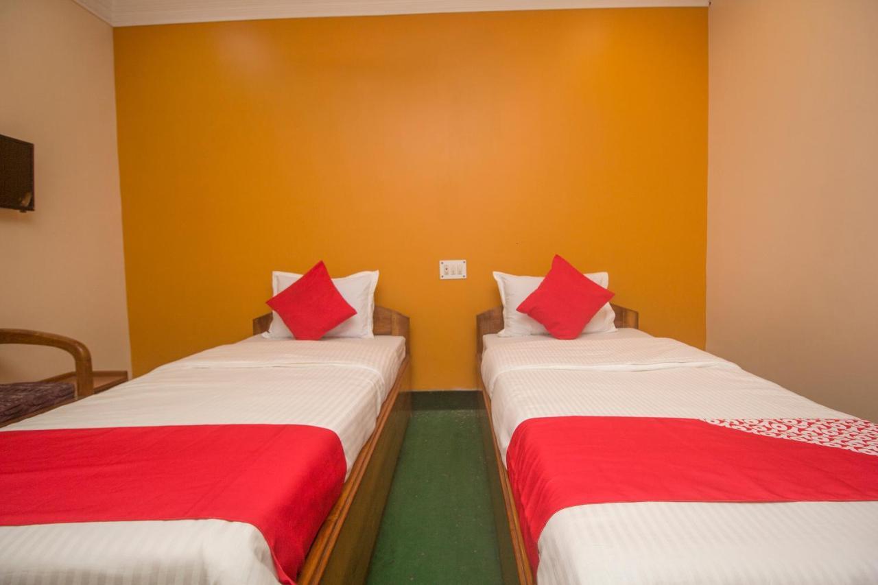 Oyo 48133 Hotel Payel Māldah Exteriör bild