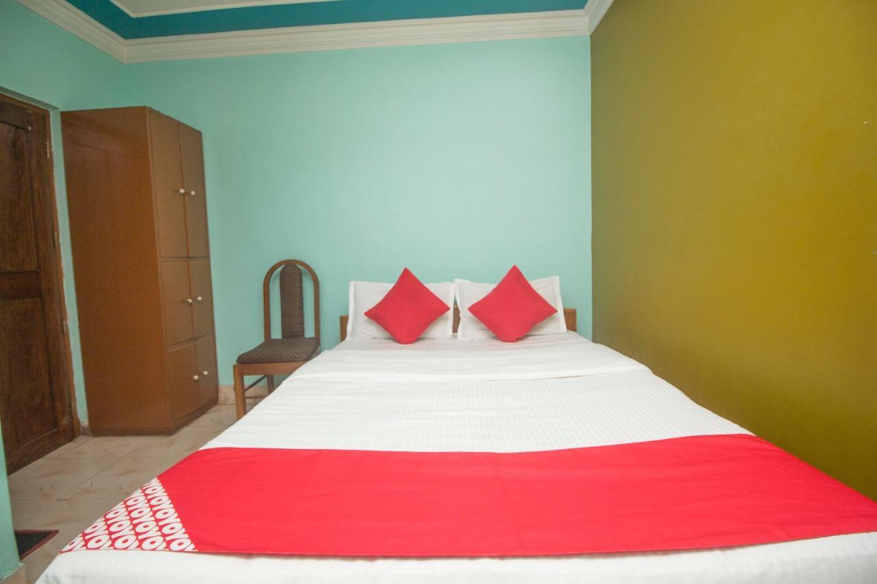 Oyo 48133 Hotel Payel Māldah Exteriör bild