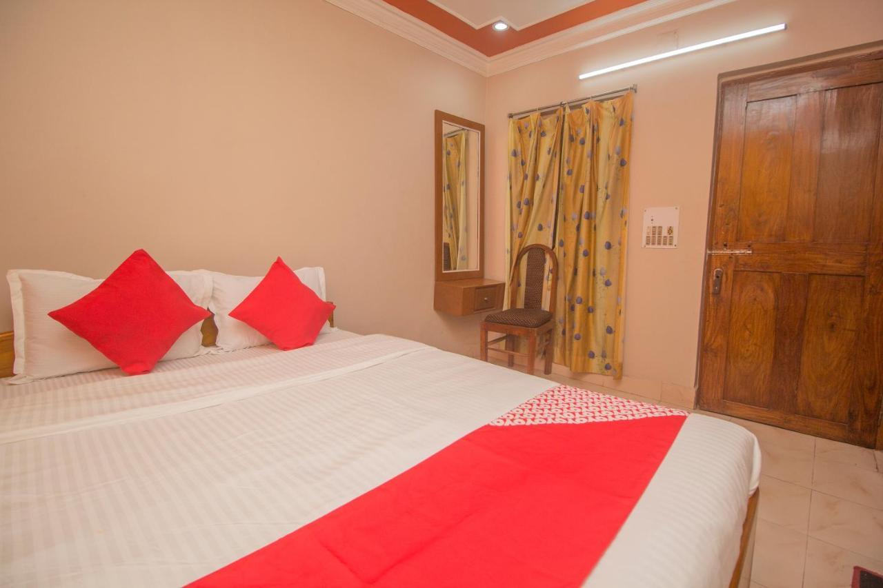 Oyo 48133 Hotel Payel Māldah Exteriör bild