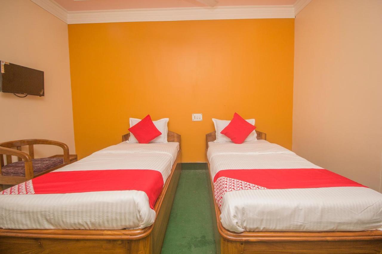 Oyo 48133 Hotel Payel Māldah Exteriör bild