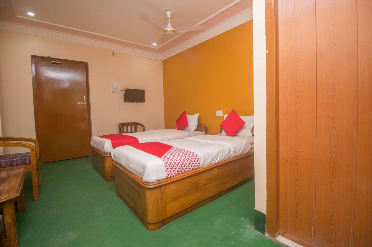 Oyo 48133 Hotel Payel Māldah Exteriör bild
