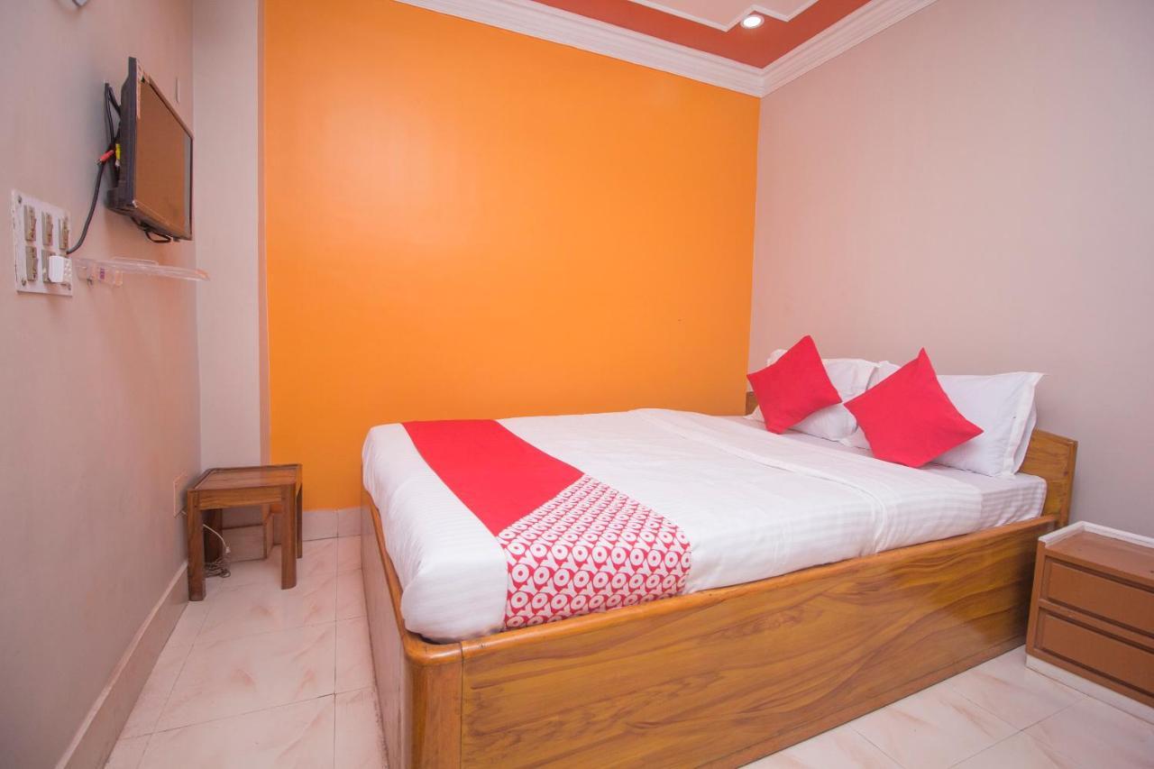 Oyo 48133 Hotel Payel Māldah Exteriör bild