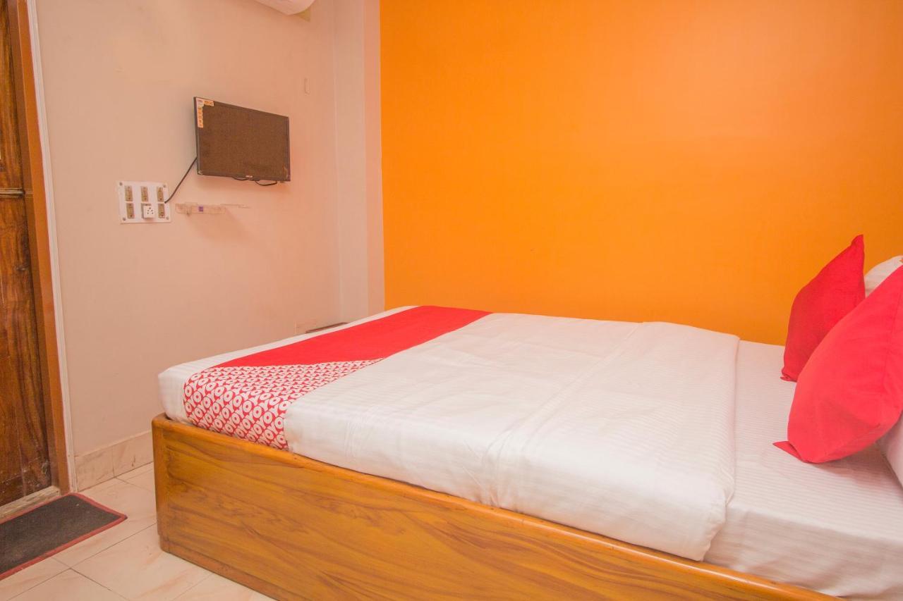 Oyo 48133 Hotel Payel Māldah Exteriör bild