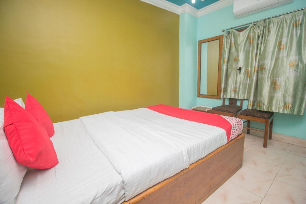Oyo 48133 Hotel Payel Māldah Exteriör bild