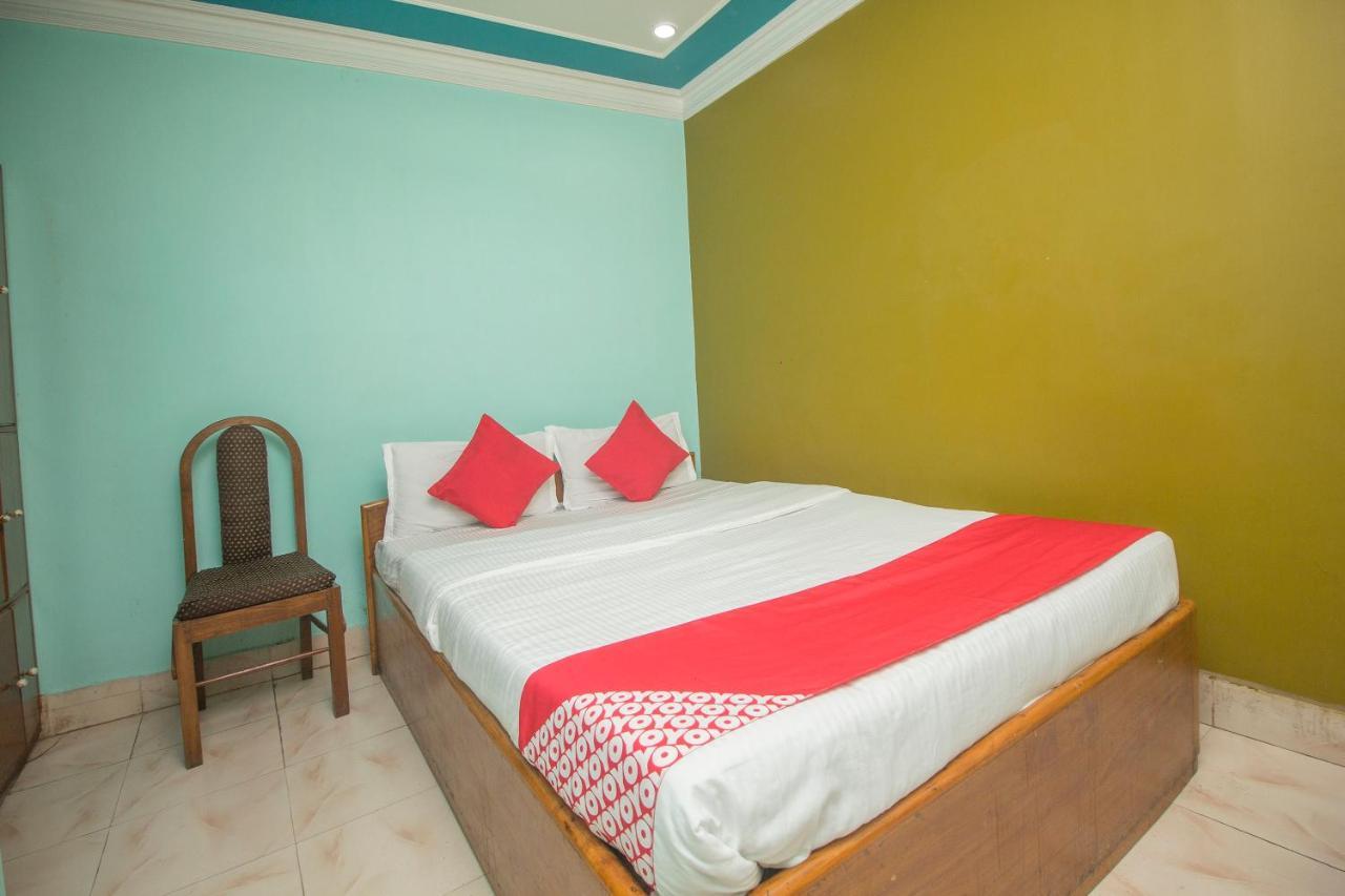 Oyo 48133 Hotel Payel Māldah Exteriör bild