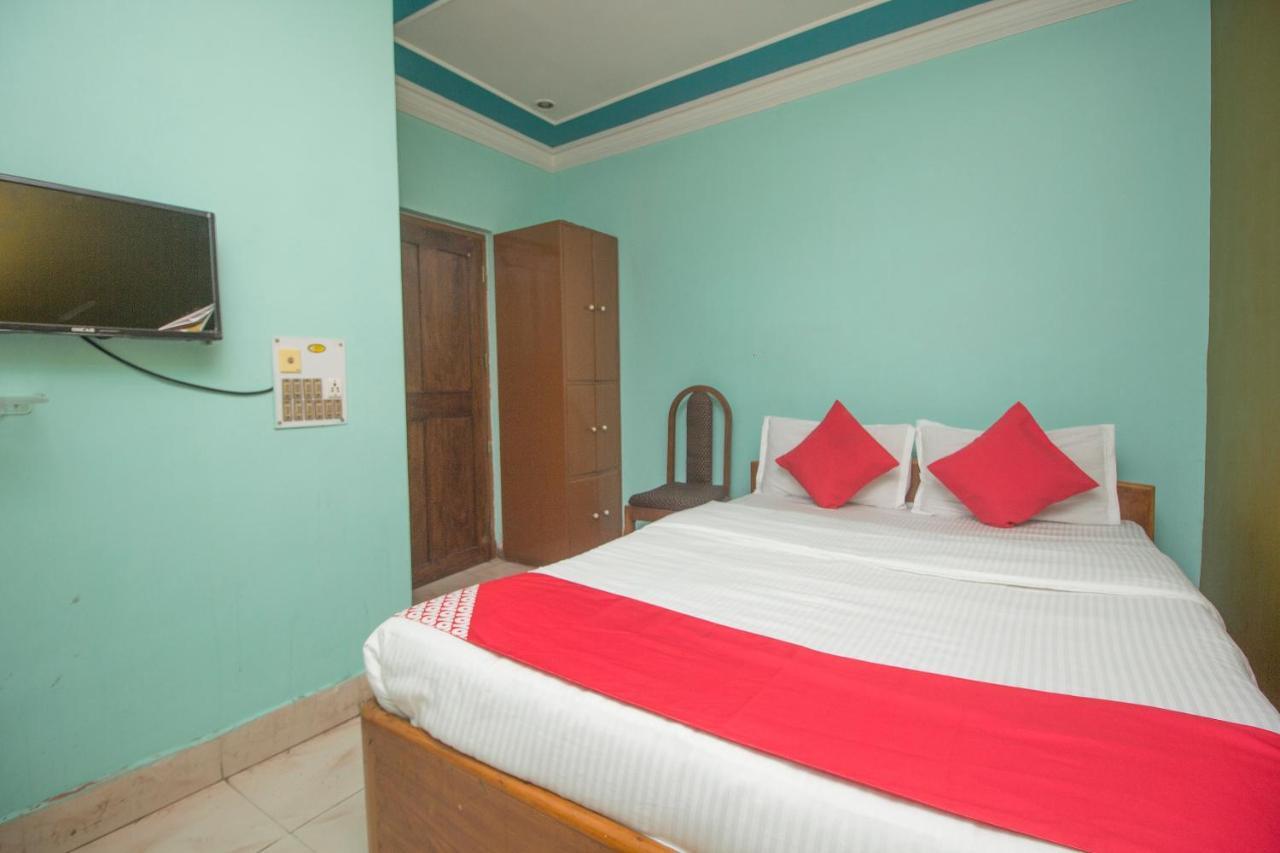 Oyo 48133 Hotel Payel Māldah Exteriör bild