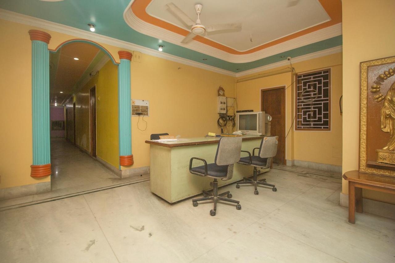 Oyo 48133 Hotel Payel Māldah Exteriör bild