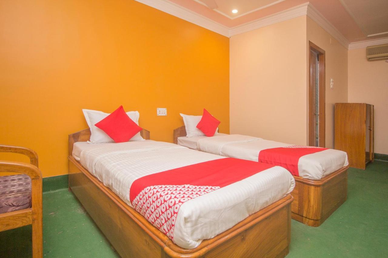Oyo 48133 Hotel Payel Māldah Exteriör bild