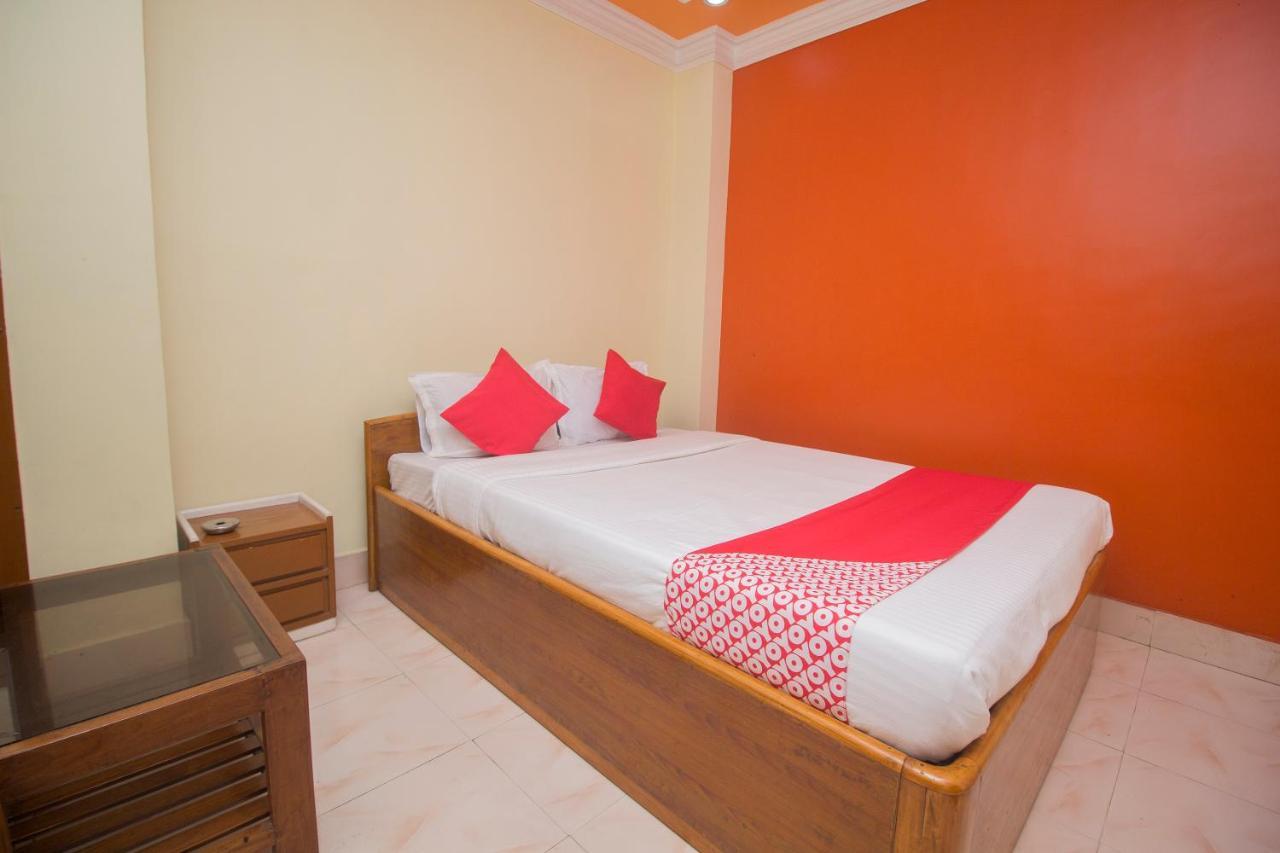 Oyo 48133 Hotel Payel Māldah Exteriör bild