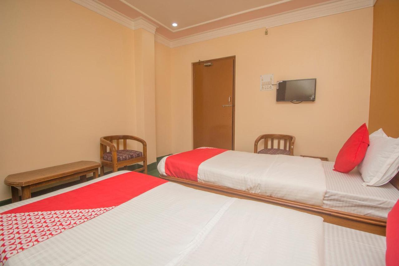 Oyo 48133 Hotel Payel Māldah Exteriör bild