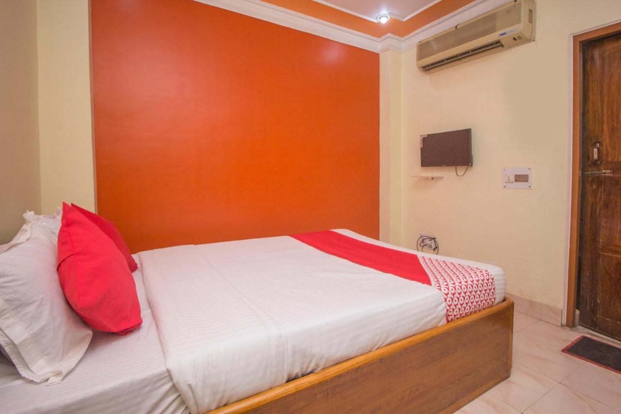 Oyo 48133 Hotel Payel Māldah Exteriör bild