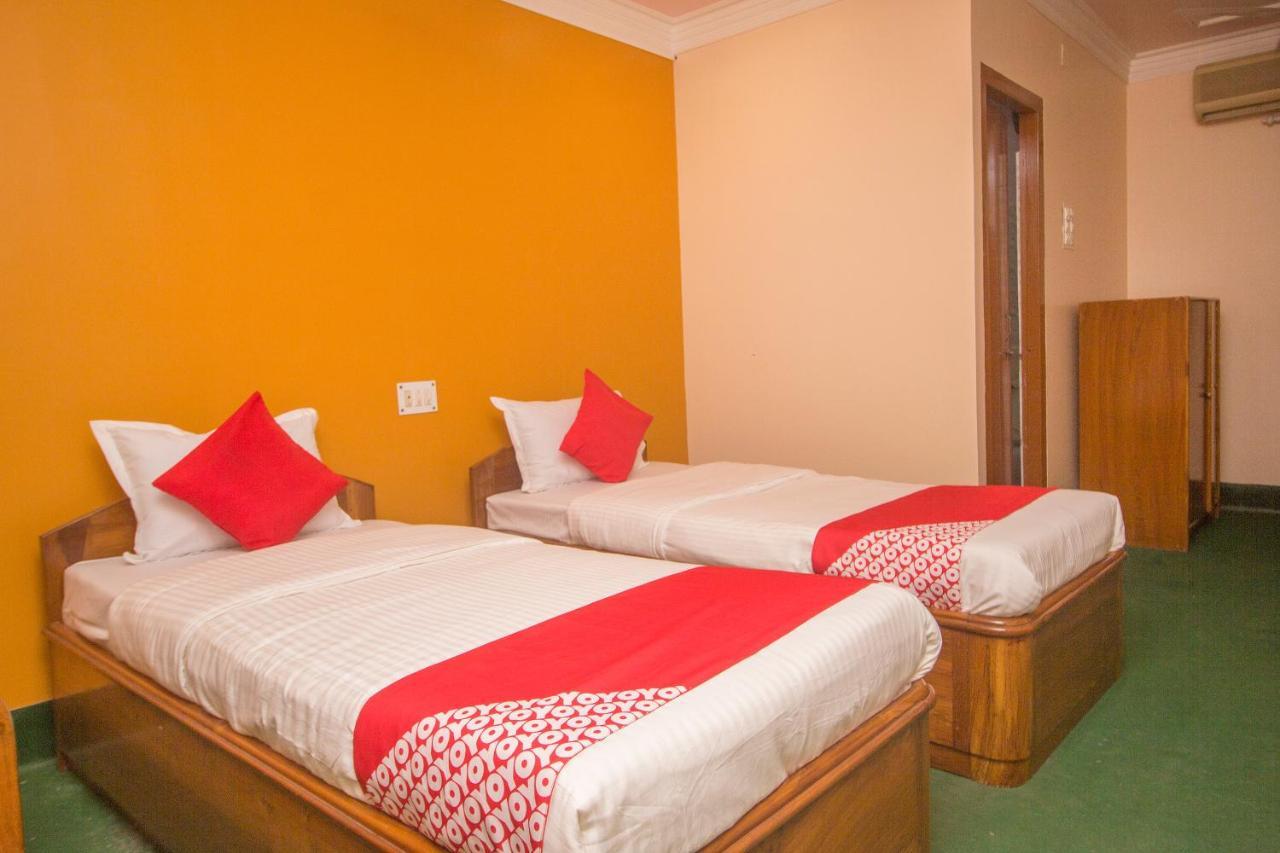 Oyo 48133 Hotel Payel Māldah Exteriör bild
