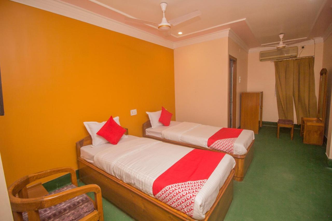 Oyo 48133 Hotel Payel Māldah Exteriör bild
