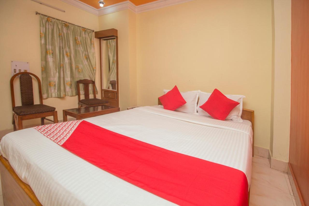 Oyo 48133 Hotel Payel Māldah Exteriör bild