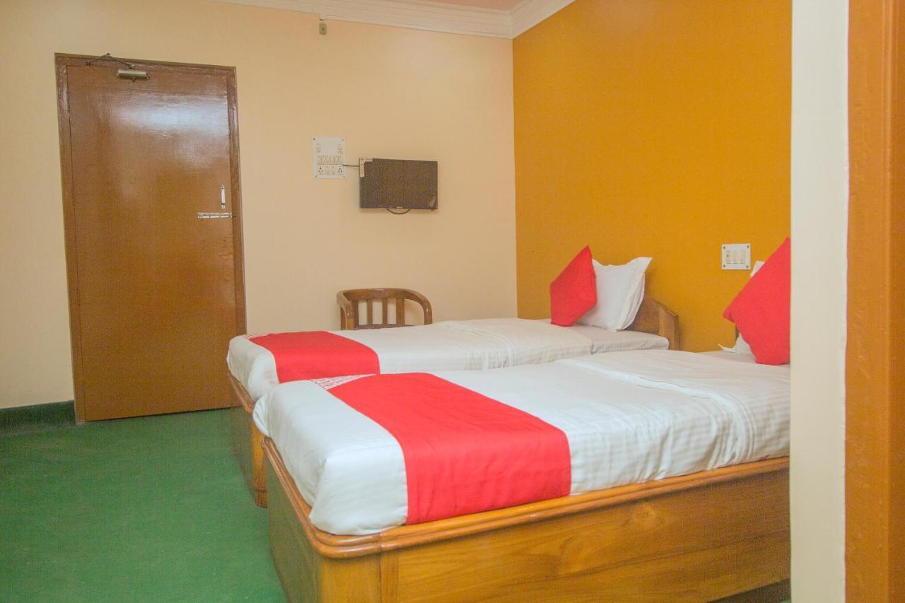 Oyo 48133 Hotel Payel Māldah Exteriör bild