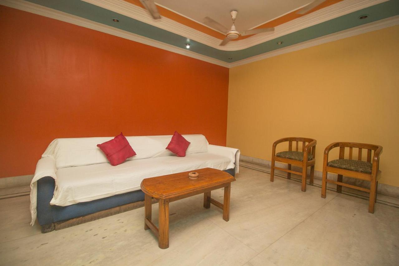 Oyo 48133 Hotel Payel Māldah Exteriör bild